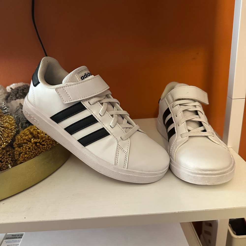 ADDIAS Kids White and Black Sneakers(NWOT)